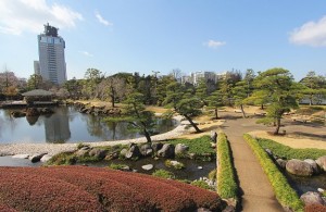 Pebble lined pond at Momijiyama Sumpu Castle [5]