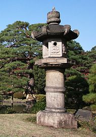 Pedestal lantern at Rikugien, garden  in Bunkyo, Japan[10].           